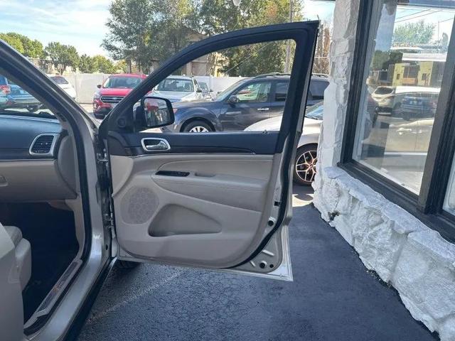 Photo of 2014 Beige Jeep Grand Cherokee