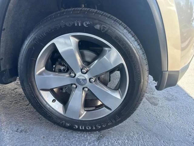 Photo of 2014 Beige Jeep Grand Cherokee