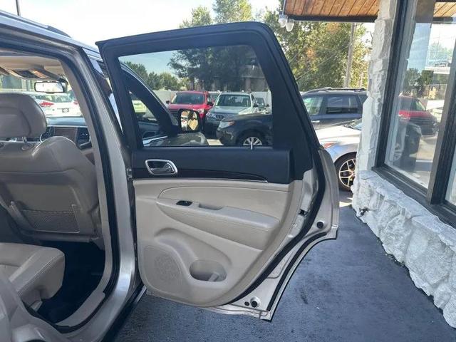 Photo of 2014 Beige Jeep Grand Cherokee