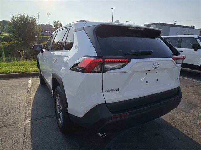 Photo of 2025 Ice Cap Toyota RAV4