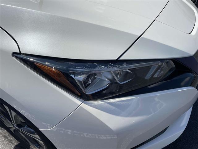 Photo of 2020 2-Tone White/Black Nissan Leaf