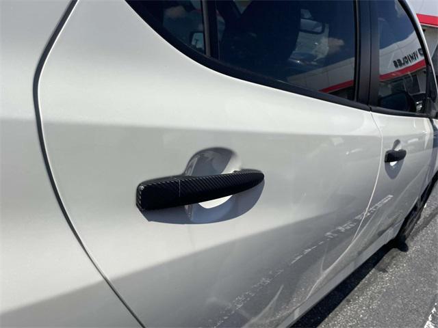 Photo of 2020 2-Tone White/Black Nissan Leaf