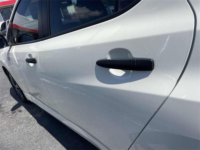 Photo of 2020 2-Tone White/Black Nissan Leaf