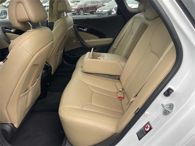 Photo of 2017 Hyper White Hyundai Azera