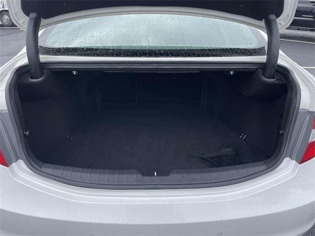 Photo of 2017 Hyper White Hyundai Azera