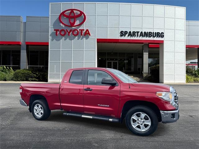 Photo of 2017 Barcelona Red Metallic Toyota Tundra
