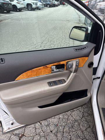 Photo of 2011 White Platinum Clearcoat Metallic Lincoln MKX
