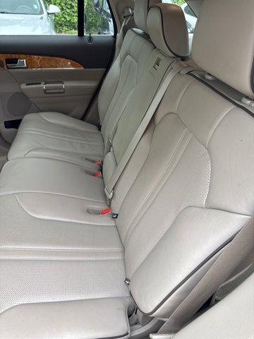 Photo of 2011 White Platinum Clearcoat Metallic Lincoln MKX