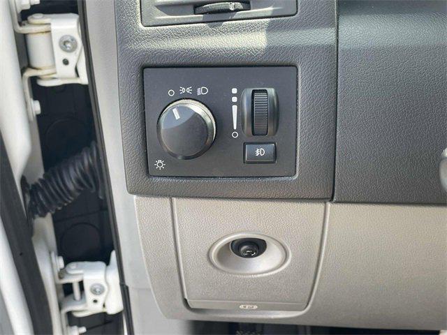 Photo of 2006 Stone White CC (Fleet) Chrysler 300