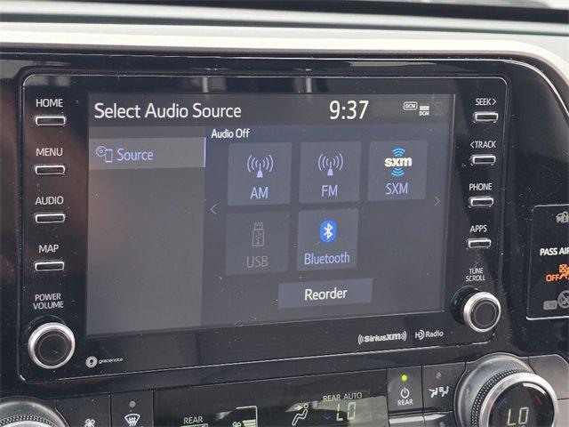 Photo of 2022 Midnight Black Metallic Toyota Highlander