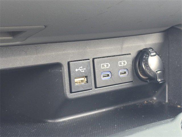 Photo of 2022 Midnight Black Metallic Toyota Highlander