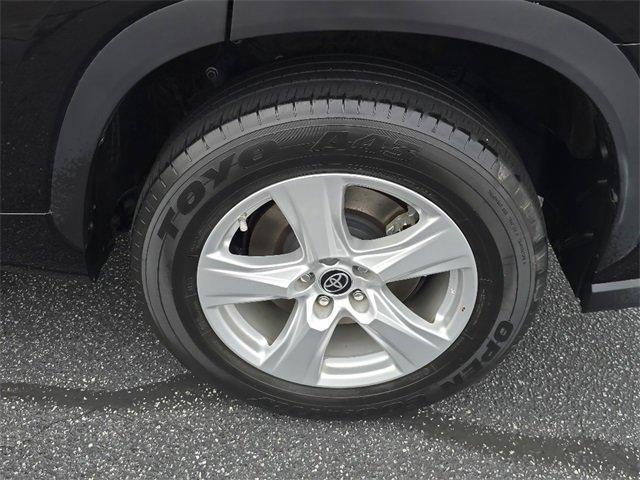 Photo of 2022 Midnight Black Metallic Toyota Highlander