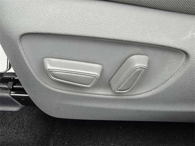 Photo of 2022 Midnight Black Metallic Toyota Highlander