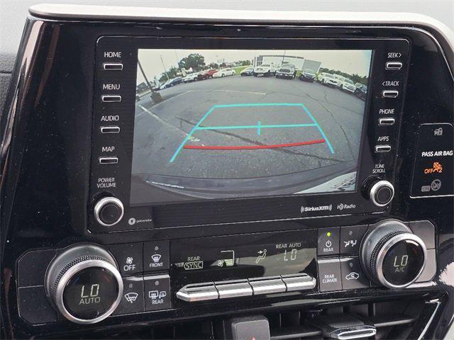 Photo of 2022 Midnight Black Metallic Toyota Highlander