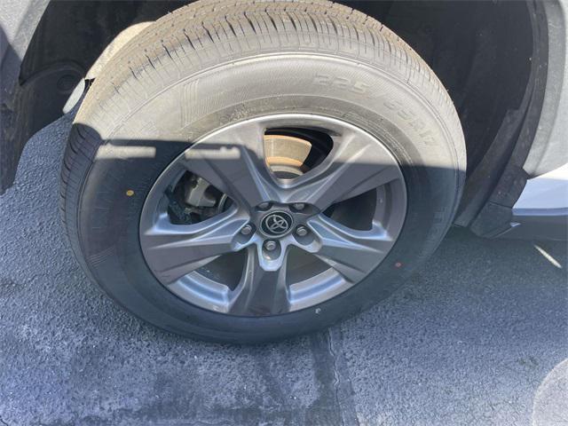 Photo of 2024 Ice Cap Toyota RAV4