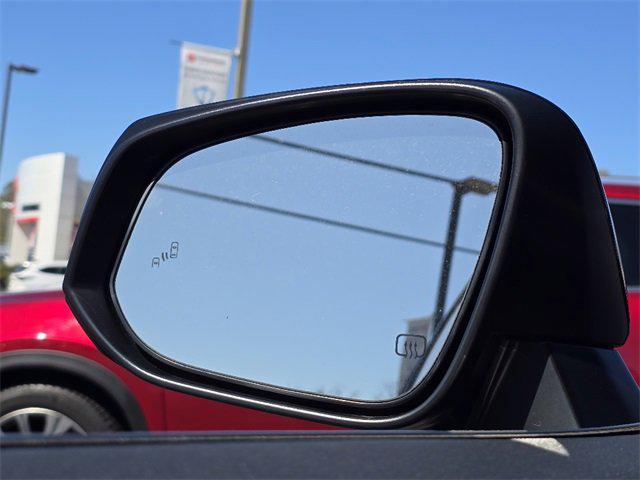 Photo of 2023 Midnight Black Metallic Toyota Highlander