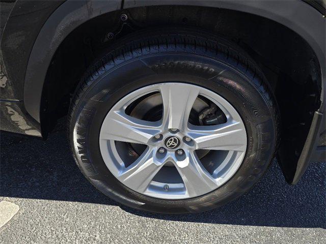 Photo of 2023 Midnight Black Metallic Toyota Highlander
