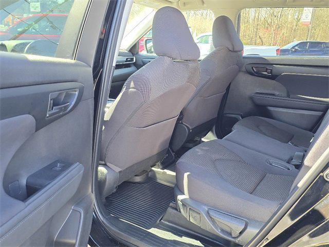 Photo of 2023 Midnight Black Metallic Toyota Highlander