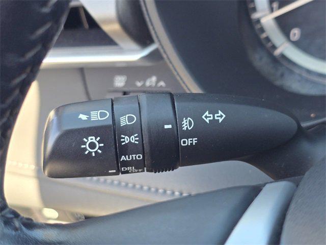 Photo of 2023 Midnight Black Metallic Toyota Highlander