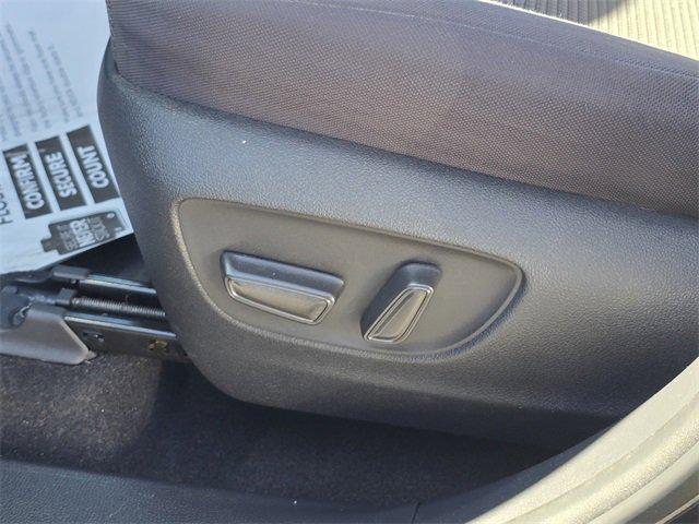 Photo of 2023 Midnight Black Metallic Toyota Highlander