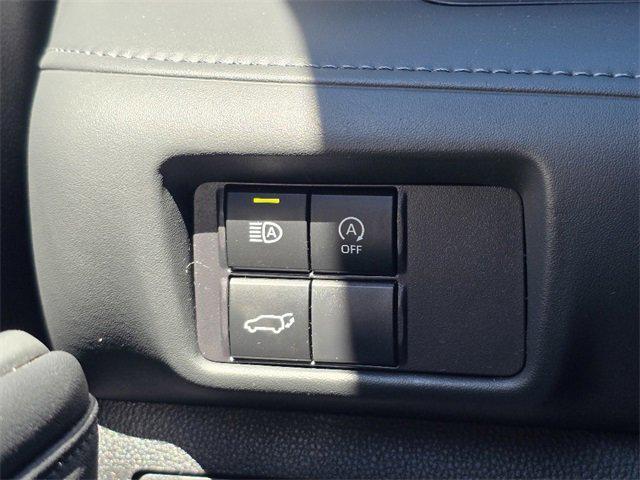 Photo of 2023 Midnight Black Metallic Toyota Highlander