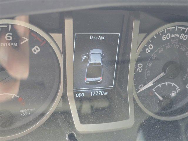 Photo of 2021 Super White Toyota Tacoma