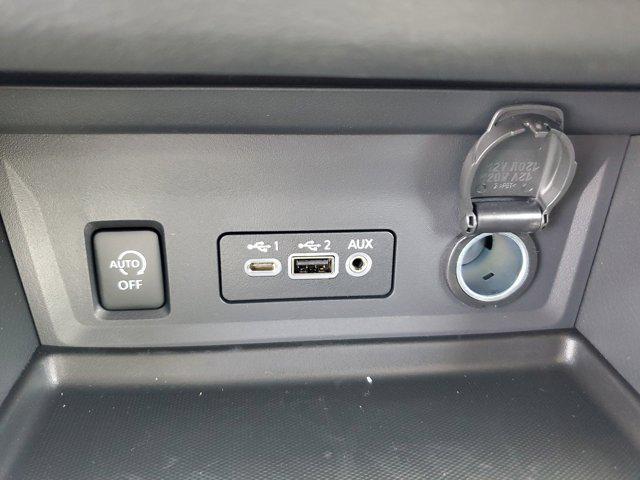 Photo of 2025 Aspen White Tricoat/Super Black Nissan Sentra