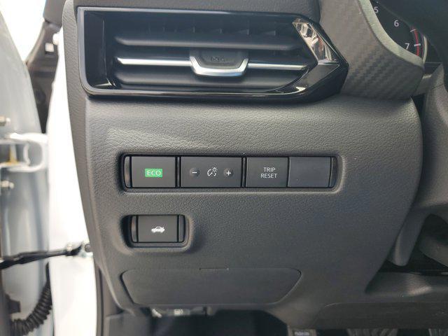 Photo of 2025 Aspen White Tricoat/Super Black Nissan Sentra