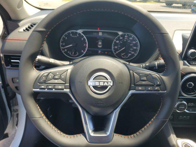Photo of 2025 Aspen White Tricoat/Super Black Nissan Sentra