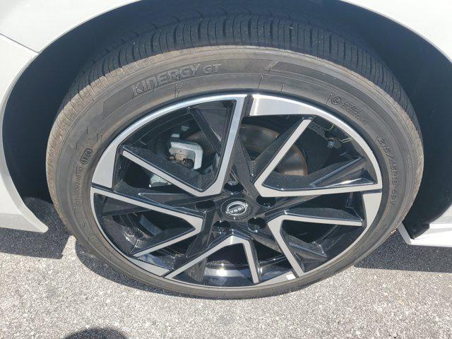 Photo of 2025 Aspen White Tricoat/Super Black Nissan Sentra