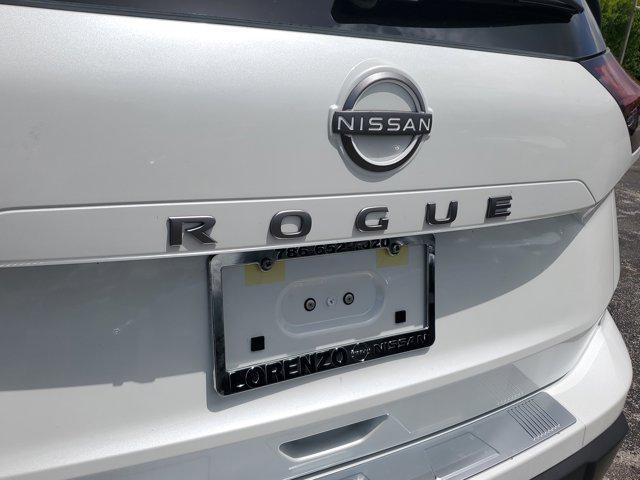 Photo of 2025 Everest White Pearl Nissan Rogue