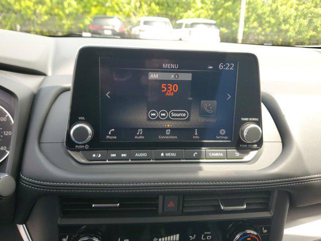 Photo of 2025 Everest White Pearl Nissan Rogue