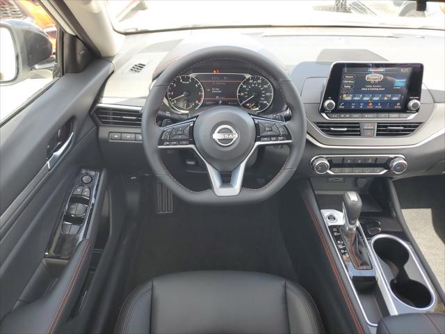 Photo of 2025 Pearl White Tricoat Nissan Altima