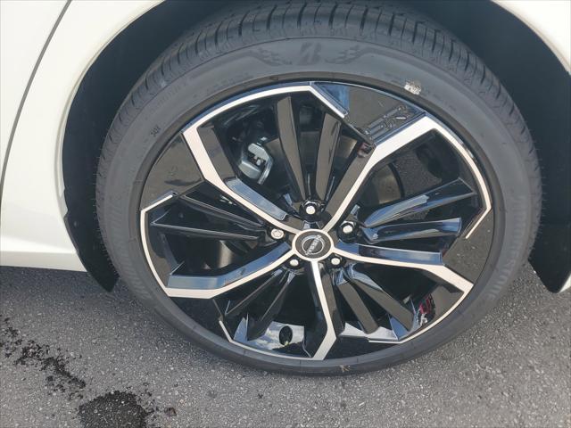 Photo of 2025 Pearl White Tricoat Nissan Altima