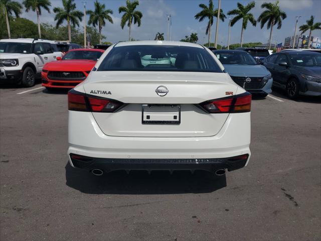 Photo of 2025 Pearl White Tricoat Nissan Altima