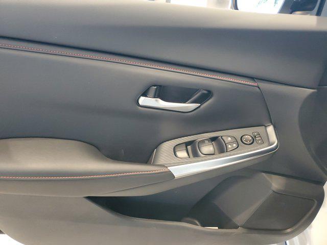 Photo of 2025 Aspen White Tricoat/Super Black Nissan Sentra