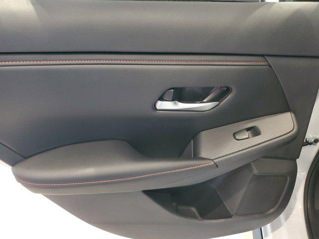 Photo of 2025 Aspen White Tricoat/Super Black Nissan Sentra