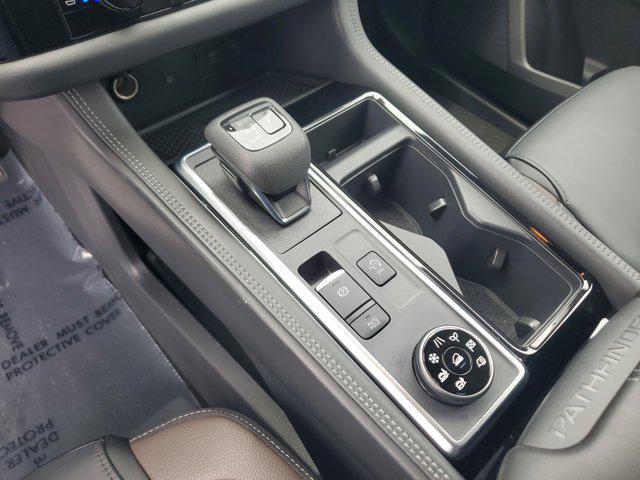Photo of 2024 Super Black Nissan Pathfinder