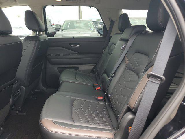 Photo of 2024 Super Black Nissan Pathfinder