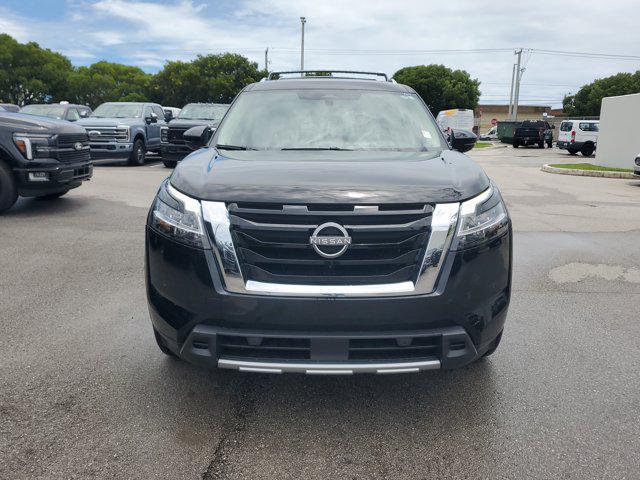 Photo of 2024 Super Black Nissan Pathfinder