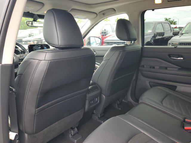 Photo of 2024 Super Black Nissan Pathfinder