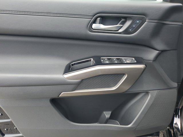 Photo of 2024 Super Black Nissan Pathfinder