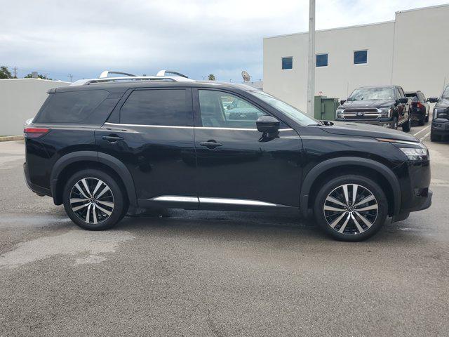 Photo of 2024 Super Black Nissan Pathfinder