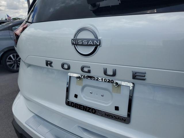 Photo of 2025 Everest White Pearl Nissan Rogue