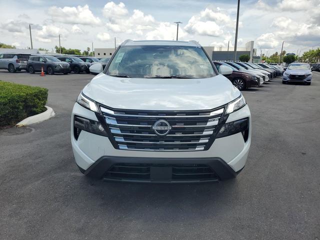 Photo of 2025 Everest White Pearl Nissan Rogue