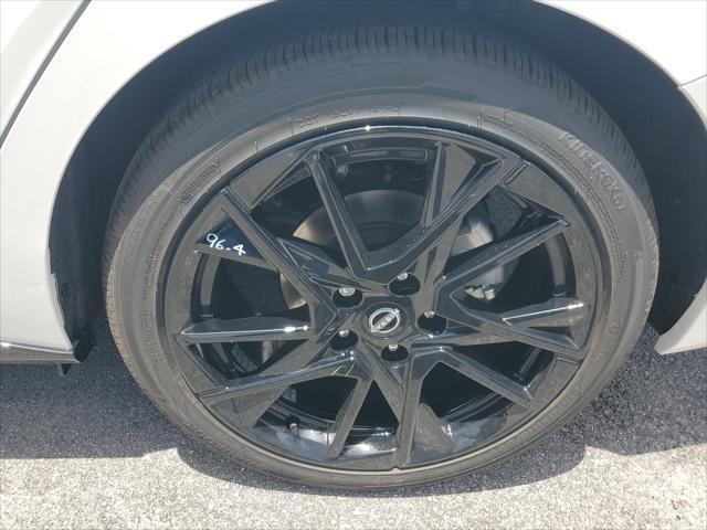 Photo of 2025 Aspen White Tricoat/Super Black Nissan Sentra