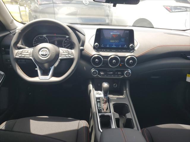 Photo of 2025 Aspen White Tricoat/Super Black Nissan Sentra
