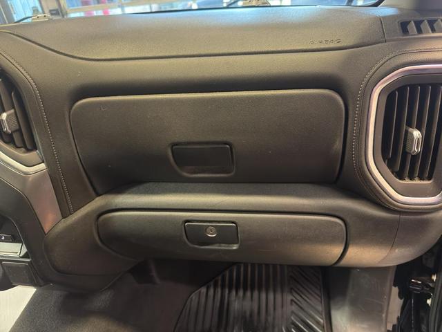 Photo of 2019 Black Chevrolet Silverado 1500
