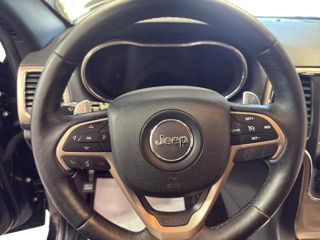 Photo of 2017 Diamond Black Crystal Pearlcoat Jeep Grand Cherokee
