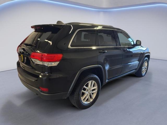 Photo of 2017 Diamond Black Crystal Pearlcoat Jeep Grand Cherokee